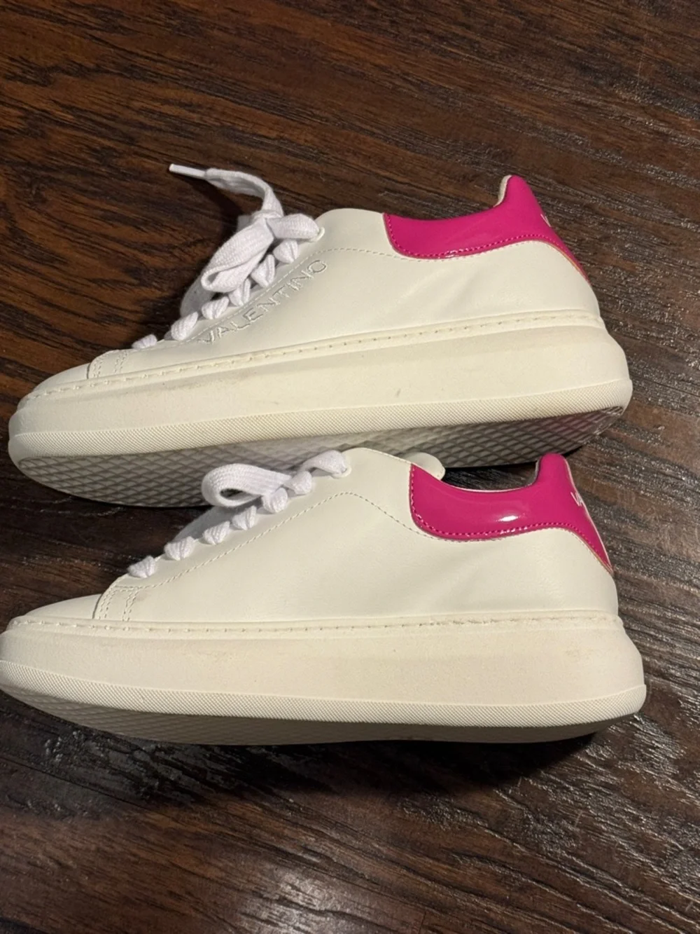 Valentino White Leather Low-Top Sneakers with Pink Heel Tab, Like New, Sz 7 - Picture 11 of 16